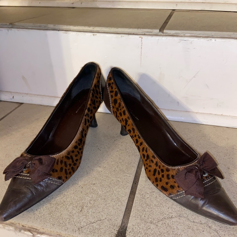 Pointed cheetah print low heels